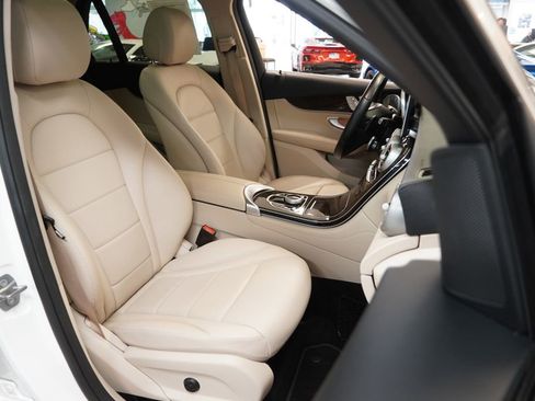 Used 2017 Mercedes-Benz GLC 300 4MATIC image 37