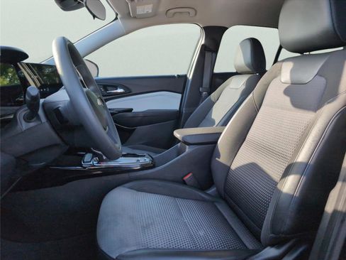 Used 2025 Chevrolet Trax LT image 12