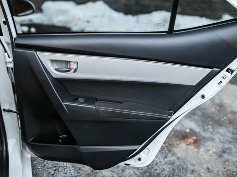 Used 2019 Toyota Corolla LE image 16