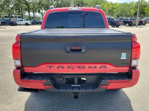 Used 2022 Toyota Tacoma SR5 w/ Technology Package RWD image 4