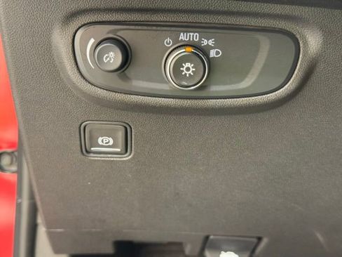 Used 2024 GMC Terrain SLE image 29