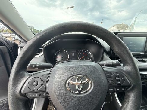 Used 2020 Toyota RAV4 LE w/ Carpet Mat Package FWD image 11