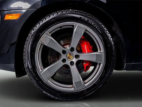 Used 2022 Porsche Macan S w/ Premium Package Plus image 21