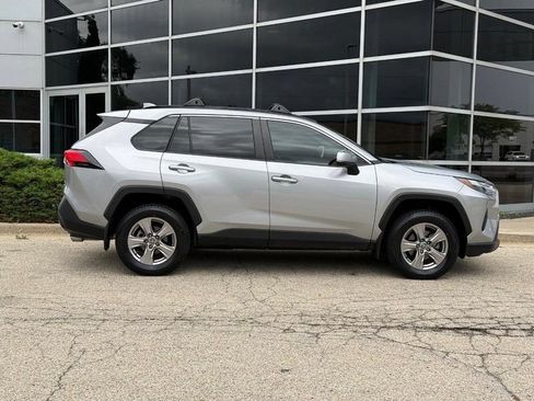 Used 2022 Toyota RAV4 XLE AWD/4WD image 2