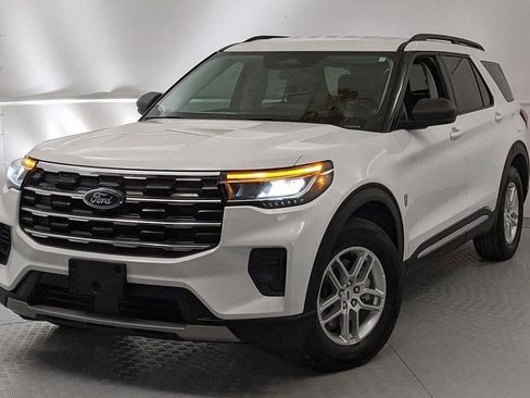 Certified 2025 Ford Explorer Active RWD image 6