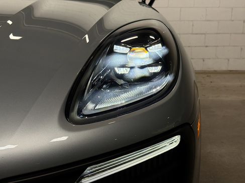 Certified 2022 Porsche Macan S image 10