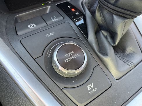 Used 2023 Toyota RAV4 XLE Premium image 29