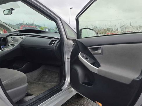 Used 2014 Toyota Prius Three image 10