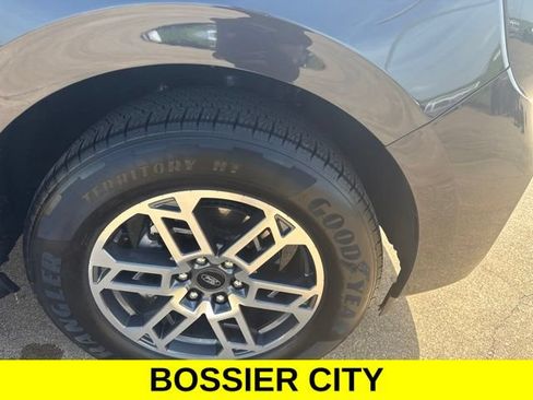 Used 2025 Ford Expedition Max Active RWD image 4