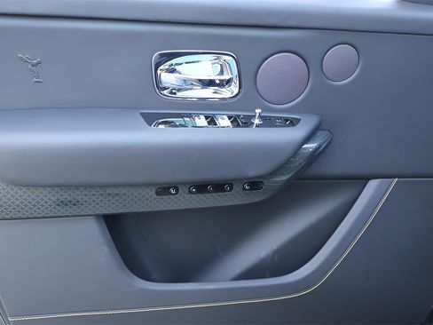 Used 2023 Rolls-Royce Cullinan Black Badge w/ Leather Finishing Pack image 12