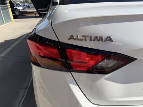 Used 2025 Nissan Altima 2.5 SL AWD/4WD image 14