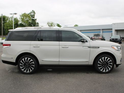Used 2023 Lincoln Navigator Reserve RWD image 11