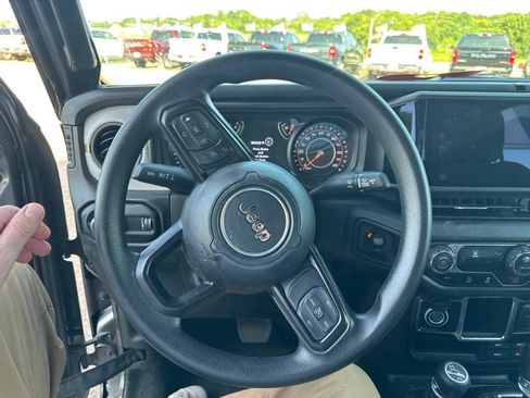 Used 2024 Jeep Gladiator Sport AWD/4WD image 14