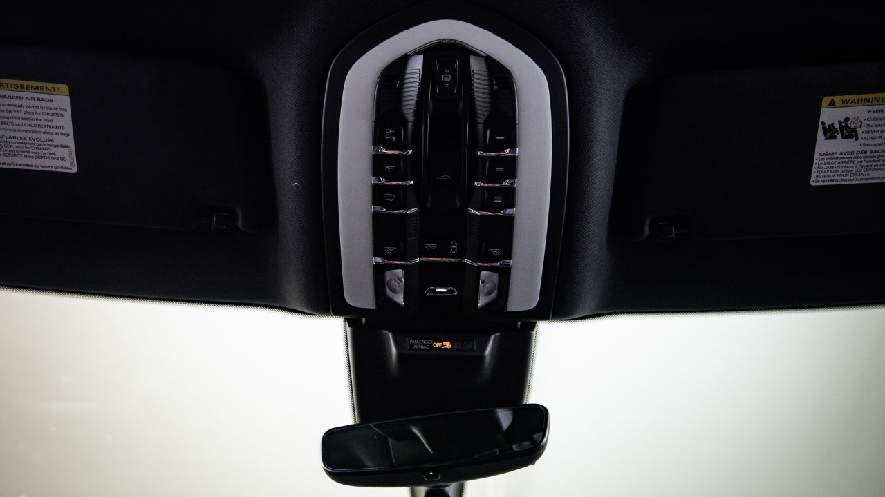 Certified 2023 Porsche Macan AWD/4WD image 20