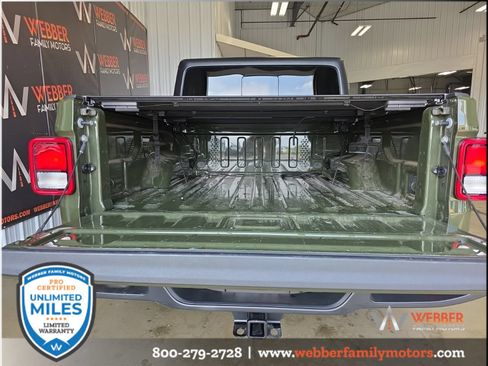 Used 2023 Jeep Gladiator Sport AWD/4WD image 7