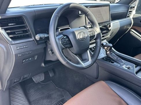Used 2025 Lexus GX 550 w/ Cold Area Package AWD/4WD image 10