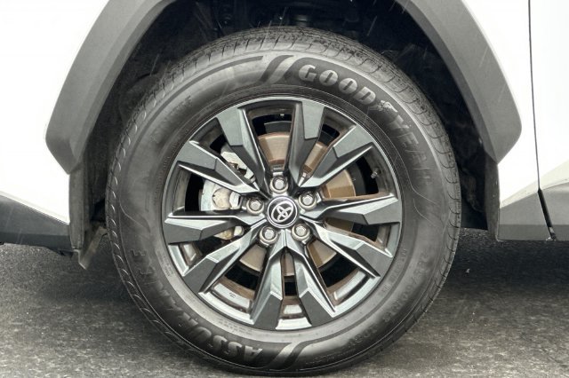 Used 2026 Toyota RAV4 XLE Premium FWD image 31