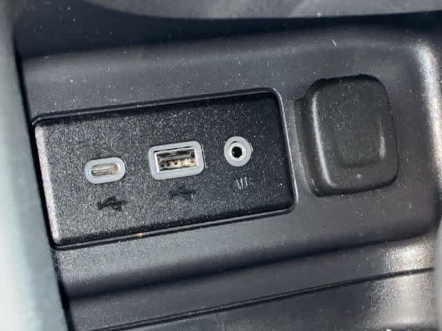 Used 2024 Chevrolet Equinox LT FWD image 32