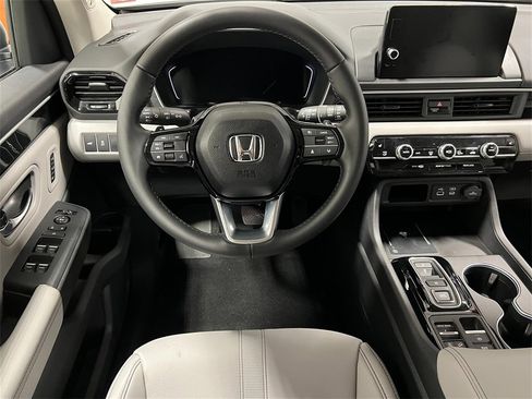 New 2025 Honda Pilot Touring image 14
