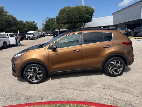 Used 2020 Kia Sportage EX w/ EX Technology Package FWD image 2