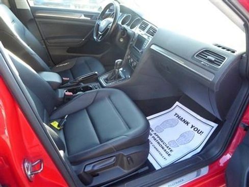 Used 2017 Volkswagen Golf Alltrack S image 18