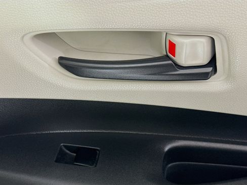 Used 2022 Toyota Corolla LE FWD image 29
