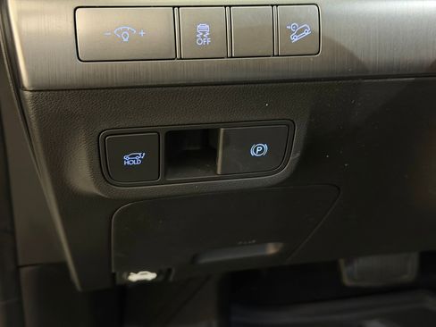 Used 2025 Hyundai Kona Limited AWD/4WD image 19