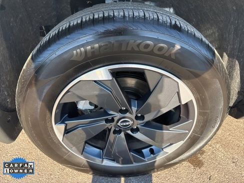 Certified 2025 Nissan Rogue SV image 34