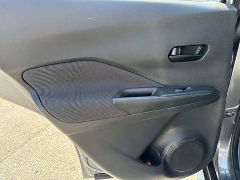 Used 2019 Nissan Kicks S FWD image 21