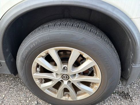 Used 2020 Nissan Rogue SV image 14