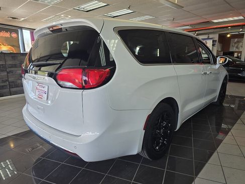 Used 2018 Chrysler Pacifica Touring Plus w/ Tire & Wheel Group image 4