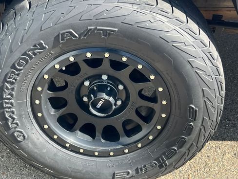 Used 2019 Toyota Tacoma TRD Off-Road w/ TRD Premium Off Road Package AWD/4WD image 17