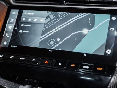 Used 2025 Aston Martin Vanquish image 28