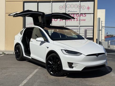 Used 2020 Tesla Model X Long Range image 3