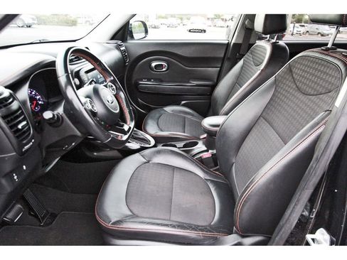 Used 2018 Kia Soul ! FWD image 25