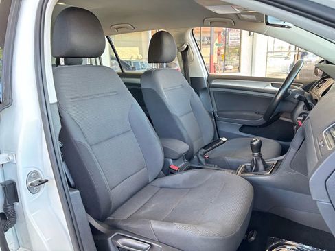 Used 2016 Volkswagen Golf S image 25