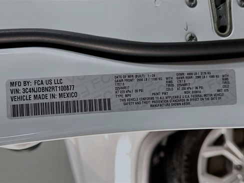 Used 2024 Jeep Compass Latitude image 29