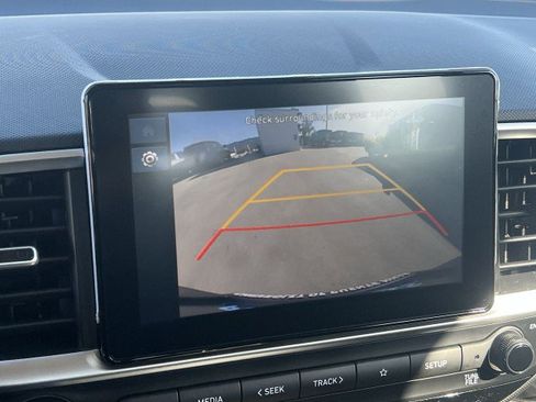 Used 2025 Hyundai Venue SEL image 14