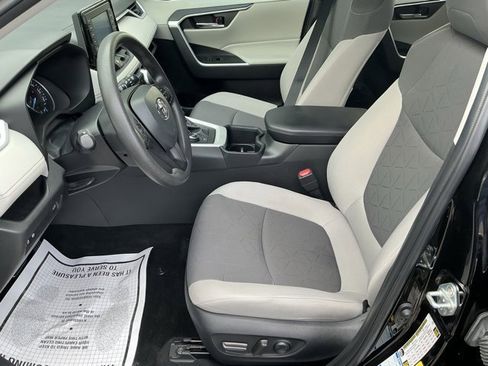Used 2022 Toyota RAV4 XLE image 15