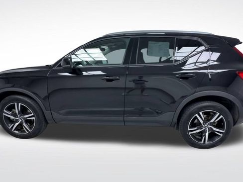 Used 2023 Volvo XC40 B5 Core w/ Convenience Package AWD/4WD image 5