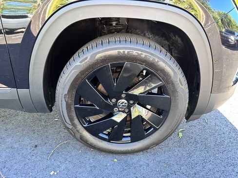 Used 2026 Volkswagen Atlas SE w/ Panoramic Sunroof Package FWD image 14