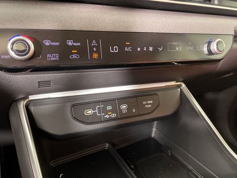 New 2026 Kia Carnival EX image 33