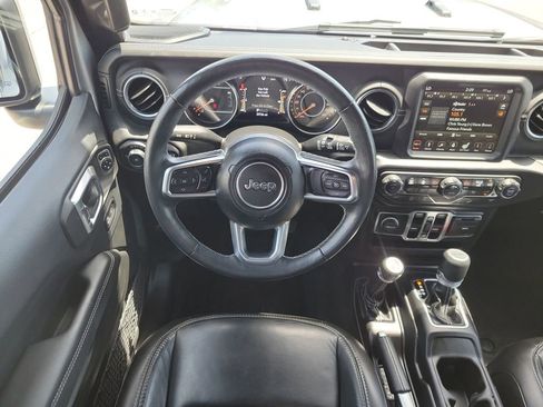 Used 2019 Jeep Wrangler Unlimited Sahara AWD/4WD image 12