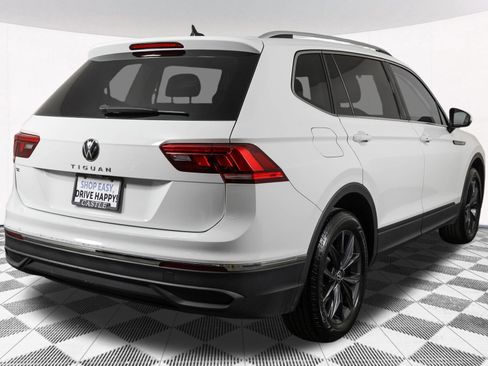Used 2022 Volkswagen Tiguan SE FWD image 16