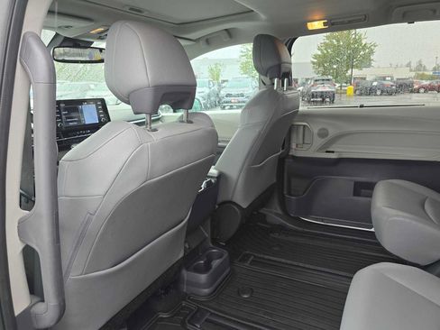 Used 2024 Toyota Sienna XLE w/ XLE Plus Package AWD/4WD image 18