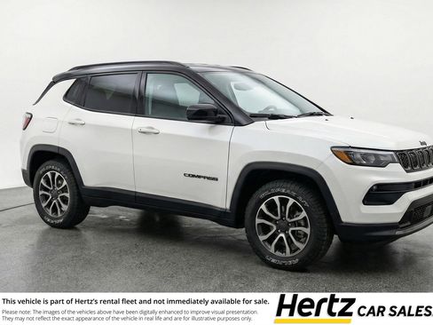Used 2025 Jeep Compass Trailhawk image 1