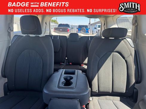 Used 2018 Chrysler Pacifica Touring Plus FWD image 18