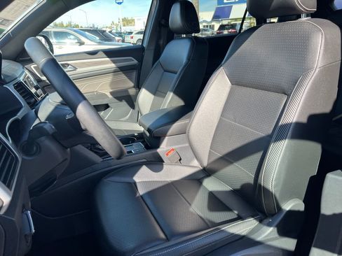Used 2022 Volkswagen Atlas Cross Sport SE image 16