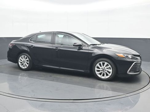 Used 2024 Toyota Camry LE w/ Convenience Package FWD image 8