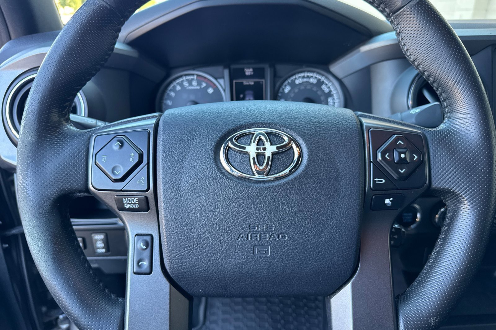 Used 2016 Toyota Tacoma TRD Off-Road w/ Exterior Package AWD/4WD image 27